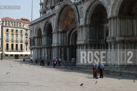 VENEZIA 04/06/03 - ALLARME PER UN PRESUNTO ATTENTATORE TERRORISTA NELLA BASILICA DI SAN MARCO - ©Graziano Arici/Rosebud2