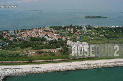 VENEZIA 03/06/03 - LIDO :  SPIAGGIA  ©Graziano Arici/Rosebud2 AEREA