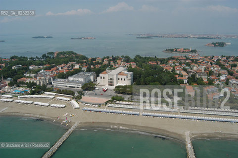 VENEZIA 03/06/03 - LIDO :  SPIAGGIA  ©Graziano Arici/Rosebud2 AEREA CASINO E PALAZZO DEL CINEMA