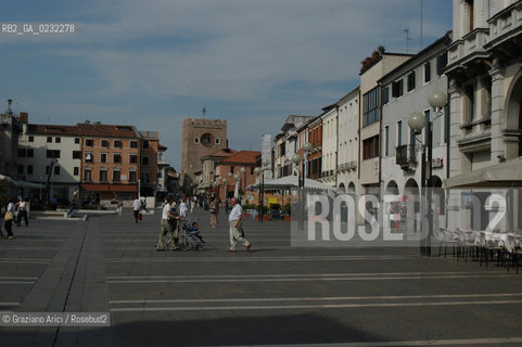 MESTRE PIAZZA FERRETTO © 2003 Graziano Arici/Rosebud2 FONTANA