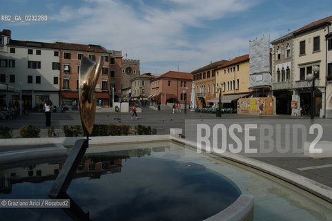 MESTRE PIAZZA FERRETTO © 2003 Graziano Arici/Rosebud2 FONTANA