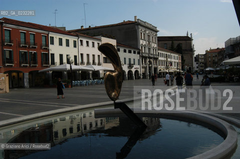 MESTRE PIAZZA FERRETTO © 2003 Graziano Arici/Rosebud2 FONTANA