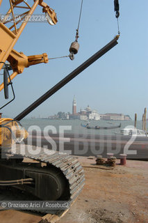 VENEZIA 10/06/03 LAVORI SUL MOLO DELLA PIAZZA SAN MARCO :  ©Graziano Arici/Rosebud2 CONSORZIO VENEZIA NUOVA