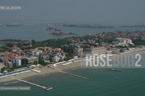 VENEZIA 1/07/2003 -  LIDO HOTEL EXCELSIOR  © 2003 Graziano Arici/Rosebud2 SPIAGGIA