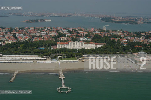 VENEZIA 1/07/2003 -  LIDO HOTEL DES BAINS  © 2003 Graziano Arici/Rosebud2 SPIAGGIA