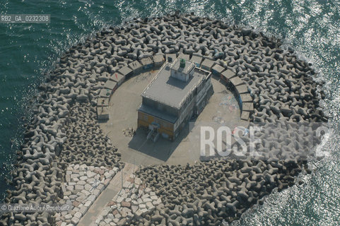 VENEZIA 1/07/2003 - BOCCA DI PORTO DI MALAMOCCO © 2003 Graziano Arici/Rosebud2 MOSE DIGHE MOBILI CONSORZIO VENEZIA NUOVA  FARO