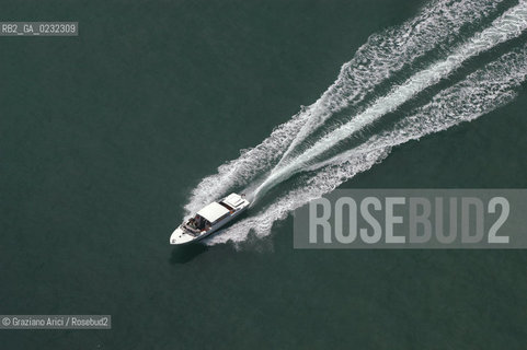 VENEZIA 1/07/2003 - MOTOSCAFO E MOTONAVE © 2003 Graziano Arici/Rosebud2