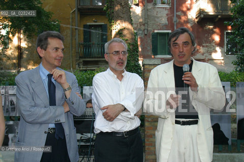 50° ESPOSIZIONE INTERNAZIONALE DARTE LA BIENNALE DI VENEZIA - GIARDINI - LE INSTALLAZIONI DI  VIVERE VENEZIA  © 2003 Graziano Arici/Rosebud2 / CONSORZIO VENEZIA NUOVA / IUAV MARCO DE MICHELIS FRANCESCO BONAMI FRANCO BERNABE