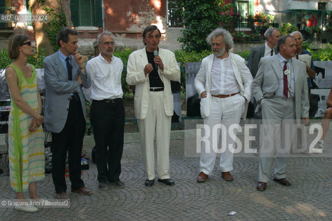 50° ESPOSIZIONE INTERNAZIONALE DARTE LA BIENNALE DI VENEZIA - GIARDINI - LE INSTALLAZIONI DI  VIVERE VENEZIA  © 2003 Graziano Arici/Rosebud2 / CONSORZIO VENEZIA NUOVA / IUAV MARCO DE MICHELIS MARINO FOLIN PAOLO SAVONA FRANCESCO BONAMI FRANCO BERNABE