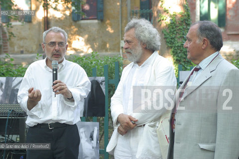 50° ESPOSIZIONE INTERNAZIONALE DARTE LA BIENNALE DI VENEZIA - GIARDINI - LE INSTALLAZIONI DI  VIVERE VENEZIA  © 2003 Graziano Arici/Rosebud2 / CONSORZIO VENEZIA NUOVA / IUAV  MARINO FOLIN PAOLO SAVONA FRANCESCO BONAMI