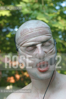 50° ESPOSIZIONE INTERNAZIONALE DARTE LA BIENNALE DI VENEZIA - GIARDINI - LE INSTALLAZIONI DI  VIVERE VENEZIA  © 2003 Graziano Arici/Rosebud2 / CONSORZIO VENEZIA NUOVA / IUAV