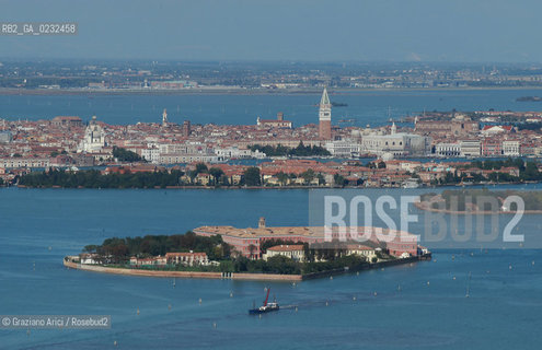 VENEZIA  E ISOLA DI S.CLEMENTE -  © 2003 Graziano Arici/Rosebud2 / FOTO AEREA HOTEL