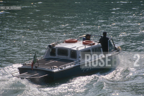 VENEZIA LANCIA DELLA POLIZIA IN CANAL GRANDE © 2003 Graziano Arici/Rosebud2 BARCA