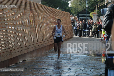 VENEZIA 26/10/03 : ALTA MAREA IN PIAZZA SAN MARCO DURANTE LA VENICE MARATHON ©Graziano Arici/Rosebud2 MARATONA SPORT
