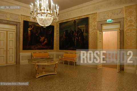 VENEZIA VENICE ITALY - THE GRAN TEATRO LA FENICE REBUILDED : THE SALE APOLLINEE © 13-12-2003 Graziano Arici/Rosebud2 La cessione dei diritti di questa immagine si intende per quanto di nostra competenza. Non comprende invece le eventuali spese  relative a diritti che potranno essere richiesti dagli Enti o persone fisiche cui appartengono eventualmente i soggetti  ripresi. Tali costi, ove necessari, e lÕespletamento di qualsivoglia pratica di richiesta di concessione del permesso di pubblicazione sono esclusivamente a carico e a cura del soggetto acquirente di questa immagine.