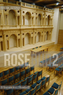 VENEZIA VENICE ITALY - THE GRAN TEATRO LA FENICE REBUILDED : THE NEW SALA ALDO ROSSI © 13-12-2003 Graziano Arici/Rosebud2 La cessione dei diritti di questa immagine si intende per quanto di nostra competenza. Non comprende invece le eventuali spese  relative a diritti che potranno essere richiesti dagli Enti o persone fisiche cui appartengono eventualmente i soggetti  ripresi. Tali costi, ove necessari, e lÕespletamento di qualsivoglia pratica di richiesta di concessione del permesso di pubblicazione sono esclusivamente a carico e a cura del soggetto acquirente di questa immagine.