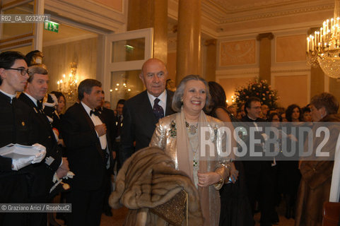 VENEZIA 14/12/03 - INAUGURAZIONE DEL GRAN TEATRO LA FENICE LA STILISTA LAURA BIAGIOTTI CON IL MARITO E LA FIGLIA CLARISSA