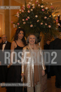 VENEZIA 14/12/03 - INAUGURAZIONE DEL GRAN TEATRO LA FENICE LA STILISTA LAURA BIAGIOTTI CON  LA FIGLIA CLARISSA