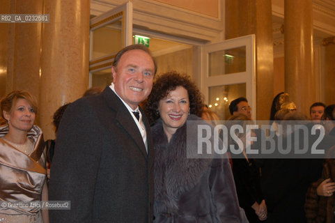 VENEZIA 14/12/03 - INAUGURAZIONE DEL GRAN TEATRO LA FENICE - ENNIO DORIS PRESIDENTE BANCA MEDIOLANUM CON LA MOGLIE  ©Graziano Arici/Rosebud2