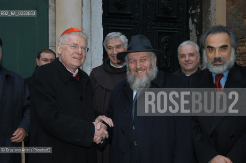 VENEZIA 26/11/03 - IL CARDINALE PATRIARCA ANGELO SCOLA IN VISITA AL GHETTO EBRAICO DI VENEZIA ASSIEME AL PRESIDENTE DELLA COMUNITA EBRAICA DARIO CALIMANI E  AL RABBINO ELIA RICHETTI ©Graziano Arici/Rosebud2 EBREI