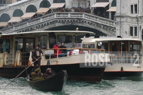 VENEZIA TRAFFICO E MOTO ONDOSO IN CANAL GRANDE © 2004 Graziano Arici/Rosebud2 VAPORETTI.