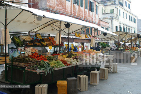 VENEZIA MERCATO DI RIO TERRA FARSETTI A CANNAREGIO © 2004 Graziano Arici/Rosebud2