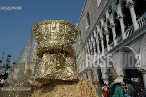 VENEZIA CARNEVALE VOLO DELLANGELO © 2004 Graziano Arici/Rosebud2 MASCHERA PIAZZA SAN MARCO