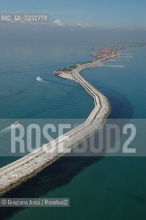 VENEZIA 21/04/04 : I MURAZZI DI CAROMAN - PELLESTRINA  ©Graziano Arici/Rosebud2     .FOTO AEREA