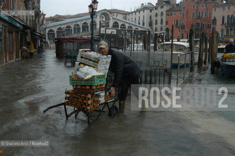 VENEZIA 4 MAGGIO 2004 - ALTA MAREA  ©Graziano Arici/Rosebud2 / ACQUA ALTA