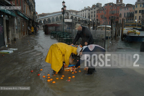 VENEZIA 4 MAGGIO 2004 - ALTA MAREA  ©Graziano Arici/Rosebud2 / ACQUA ALTA