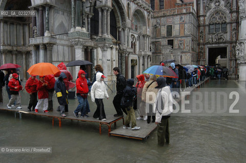 VENEZIA 4 MAGGIO 2004 - ALTA MAREA  ©Graziano Arici/Rosebud2 / ACQUA ALTA