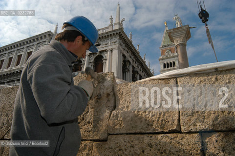 VENEZIA 4/12/03  LAVORI SUL MOLO DELLA PIAZZA SAN MARCO :  ©Graziano Arici/Rosebud2 CONSORZIO VENEZIA NUOVA