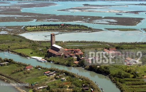 VENEZIA 25-05-04 TORCELLO COMPLESSO DELLE BASILICHE ©Graziano Arici/Rosebud2 AEREA