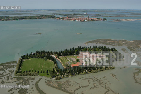 VENEZIA 25-05-04  ISOLA DI SAN FRANCESCO NEL DESERTO ©Graziano Arici/Rosebud2 AEREA