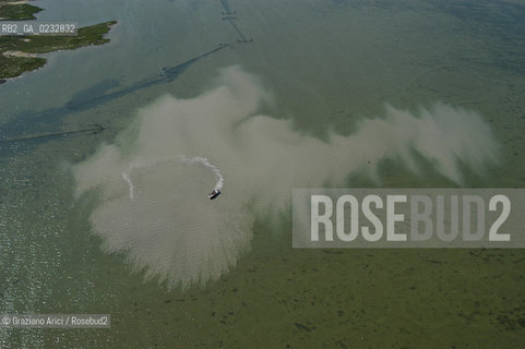VENEZIA 25-05-04  BARCA DA PESCA DEI CAPPAROZZOLANTI DI CHIOGGIA ©Graziano Arici/Rosebud2 AEREA ECOLOGIA