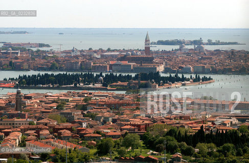 VENEZIA 25-05-04  CIMITERO ISOLA DI S.MICHELE MURANO    ©Graziano Arici/Rosebud2 AEREA