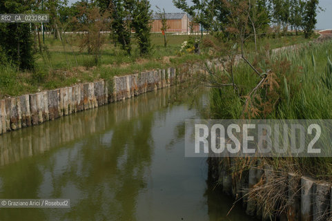 VENEZIA 27-05-04 - ISOLA DI S.ERASMO LAVORI DI SISTEMAZIONE DEI CANALI DELLE CHIAVICHE E DELLE RIVE ©Graziano Arici/Rosebud2 CONSORZIO VENEZIA NUOVA