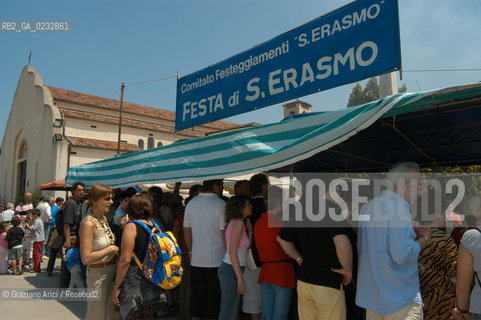 VENEZIA 2/06/04 ISOLA DI S.ERASMO SAGRA FESTA ©Graziano Arici/Rosebud2 GASTRONOMIA
