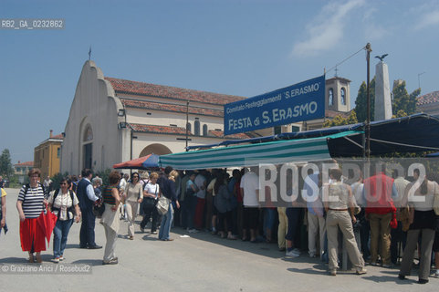 VENEZIA 2/06/04 ISOLA DI S.ERASMO SAGRA FESTA ©Graziano Arici/Rosebud2 GASTRONOMIA