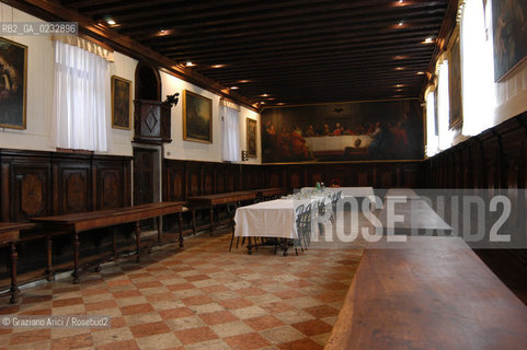 VENEZIA 17/06/04 - ISOLA DEGLI ARMENI CONVENTO DEI PADRI MECHITARISTI CHIOSTRO ©Graziano Arici/Rosebud2