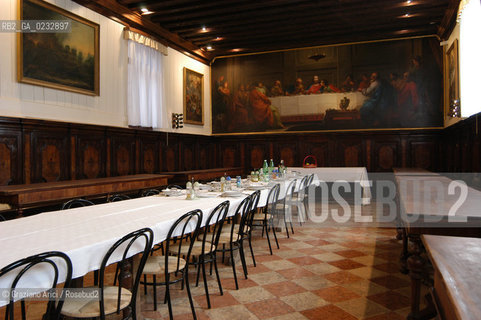 VENEZIA 17/06/04 - ISOLA DEGLI ARMENI CONVENTO DEI PADRI MECHITARISTI REFFETTORIO ©Graziano Arici/Rosebud2