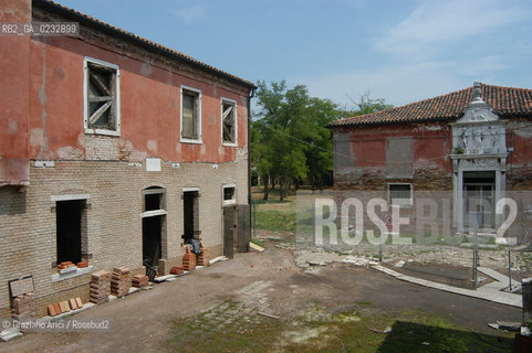 VENEZIA 22/06/04  ISOLA DEL LAZZARETTO VECCHIO STATO DI FATTO PRIMA DELLINTERVENTO DEL CONSORZIO VENEZIA NUOVA ©Graziano Arici/Rosebud2