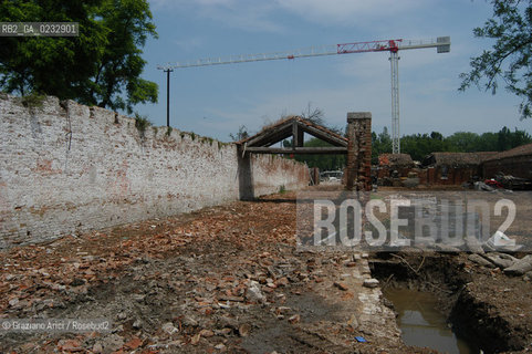 VENEZIA 22/06/04  ISOLA DEL LAZZARETTO VECCHIO STATO DI FATTO PRIMA DELLINTERVENTO DEL CONSORZIO VENEZIA NUOVA ©Graziano Arici/Rosebud2