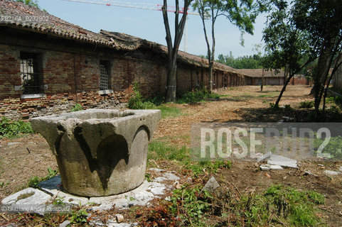 VENEZIA 22/06/04  ISOLA DEL LAZZARETTO VECCHIO STATO DI FATTO PRIMA DELLINTERVENTO DEL CONSORZIO VENEZIA NUOVA ©Graziano Arici/Rosebud2