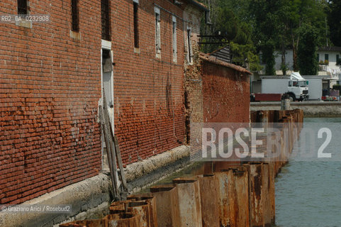 VENEZIA 22/06/04  ISOLA DEL LAZZARETTO VECCHIO STATO DI FATTO PRIMA DELLINTERVENTO DEL CONSORZIO VENEZIA NUOVA ©Graziano Arici/Rosebud2