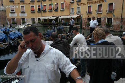VENEZIA - GONDOLA NEI CANALI © 2004 Graziano Arici/Rosebud2 MOTO ONDOSO TRAFFICO