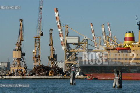 PORTOMARGHERA © 2004 Graziano Arici/Rosebud2 / FOTO AEREA / PORTO COMMERCIALE