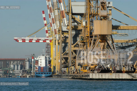 PORTOMARGHERA © 2004 Graziano Arici/Rosebud2 / FOTO AEREA / PORTO COMMERCIALE