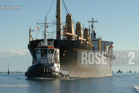 PORTOMARGHERA © 2004 Graziano Arici/Rosebud2 / FOTO AEREA / INDUSTRIA / CANALE DEI PETROLI