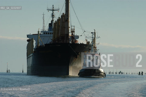 PORTOMARGHERA © 2004 Graziano Arici/Rosebud2 / FOTO AEREA / INDUSTRIA / CANALE DEI PETROLI